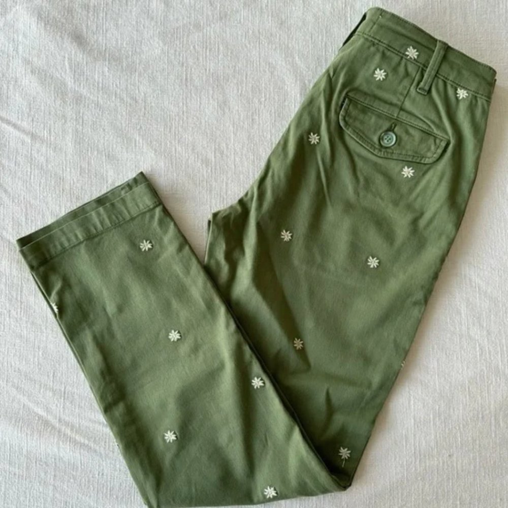 Embroidered Army Green Chino Pants🌸